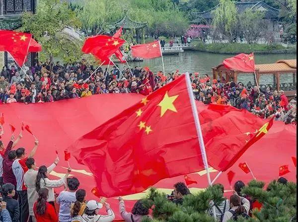 逃离大犀牛出没地